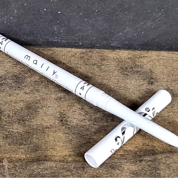Mally Beauty hazelnut Eyeliner Pencil Sleek Design - Picture 1 of 3